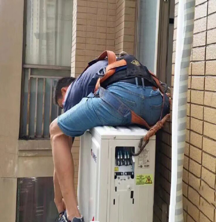 依兰空调移机